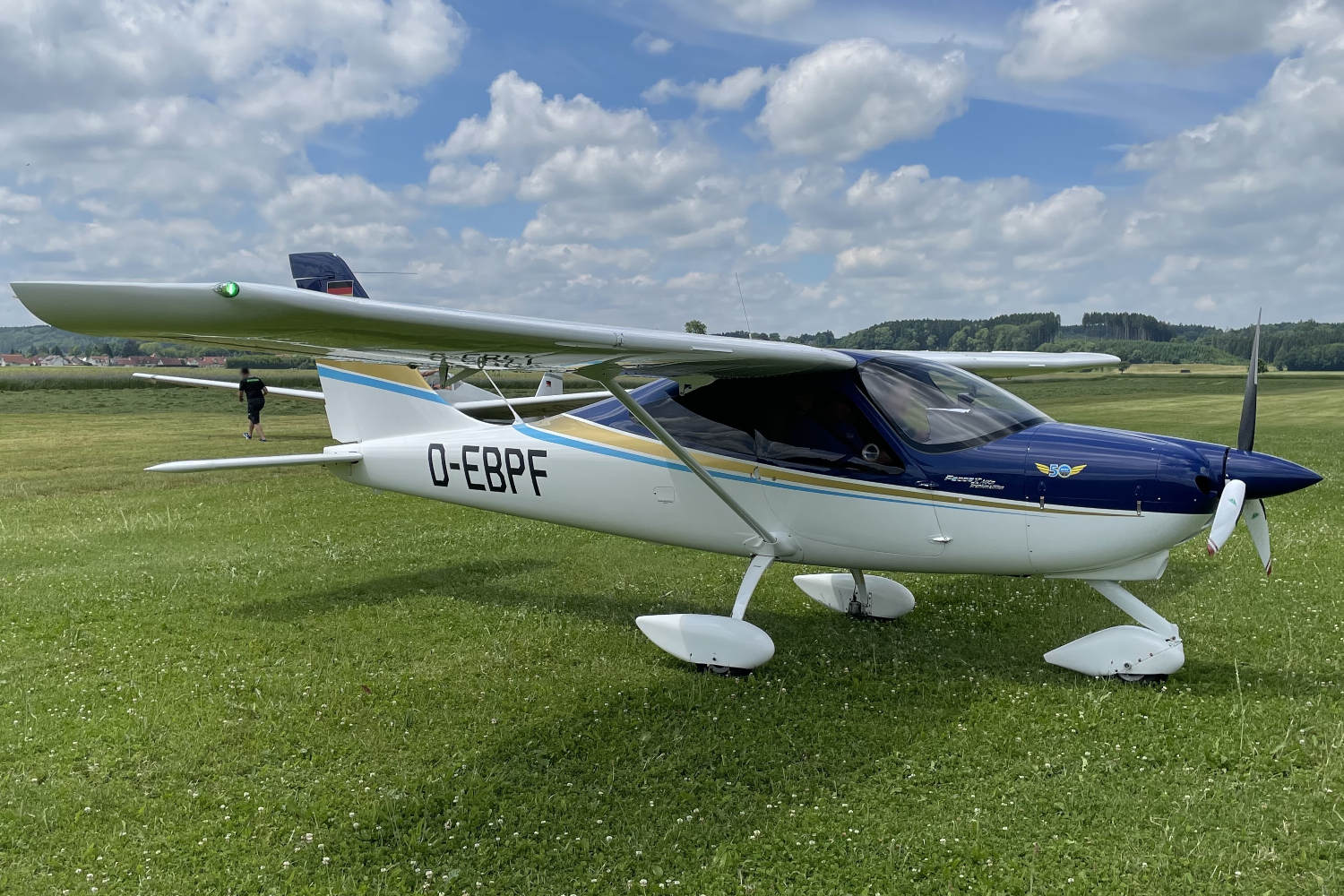 1) Kurzbeschreibung: Einmotoriges Hochdecker-Flugzeug mit dem Luftfahrzeugkennzeichen D-EBPF.
<ol start=